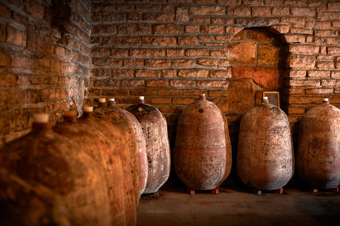 L'élevage du vin en jarres en terre cuite au Domaine Michel Magnien