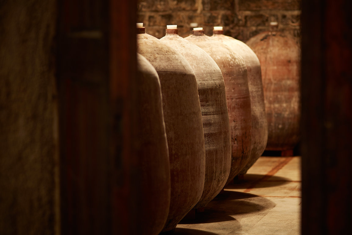 L'élevage du vin en jarres en terre cuite au Domaine Michel Magnien